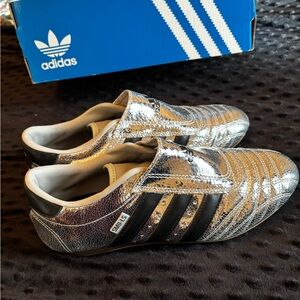 adidas Taekwondo
Silver Metallic Black (Women's)  8.5